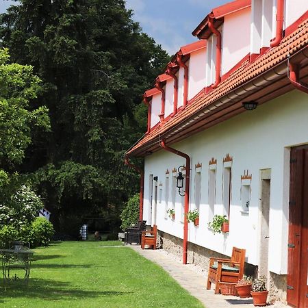 Hajenka Hrabete Buquoye Hotel Kaplice Bagian luar foto